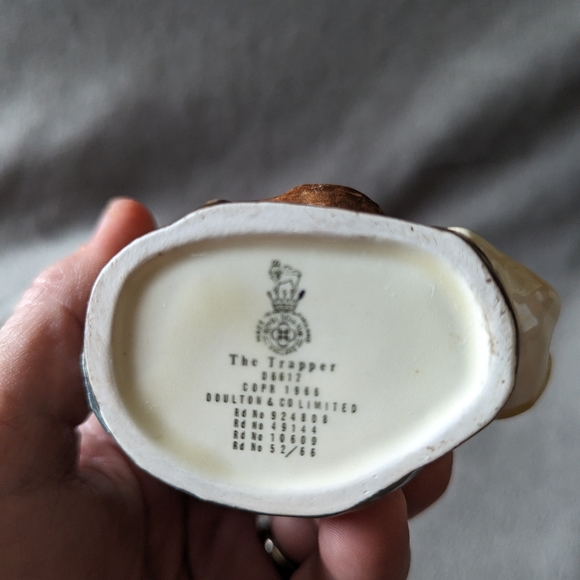 Vintage Small Royal Doulton Character Toby Jug The Trapper Royal Doulton #6612 - Picture 9 of 9